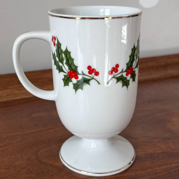 Vintage Porcelain Christmas Holly Mug Made in Japan Pedestal Cup Gold Trim - Picture 3 of 9